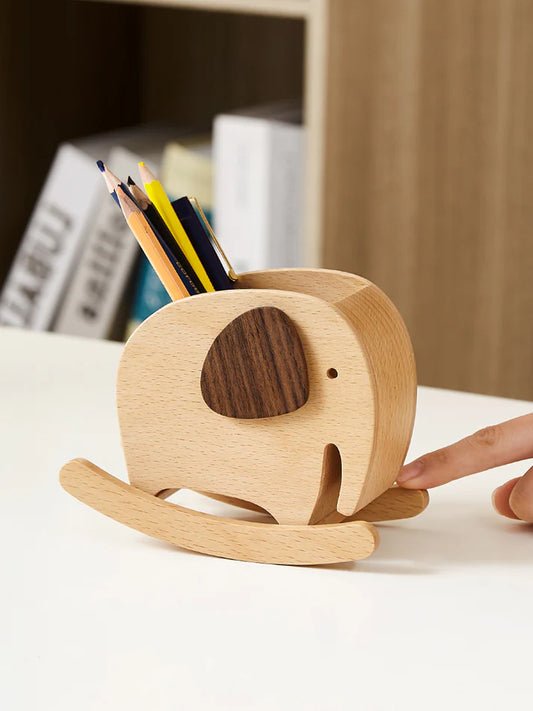 Very interesting animal pen holders, good ideas for office decoration