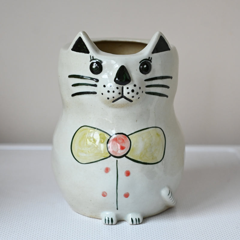 Whimsical Cat Face Ceramic Vase: Quirky Home Accent