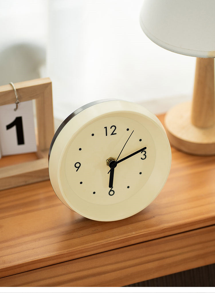 Simple Cream Desktop Silent Clock