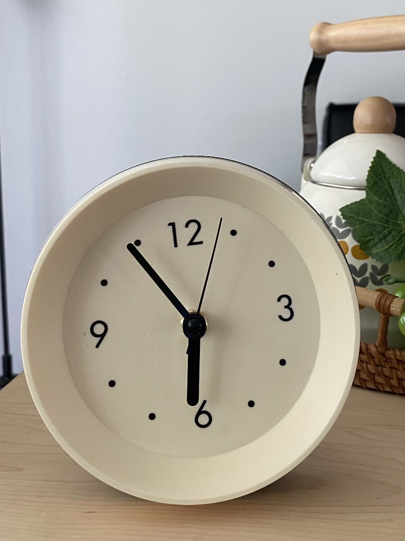 Simple Cream Desktop Silent Clock