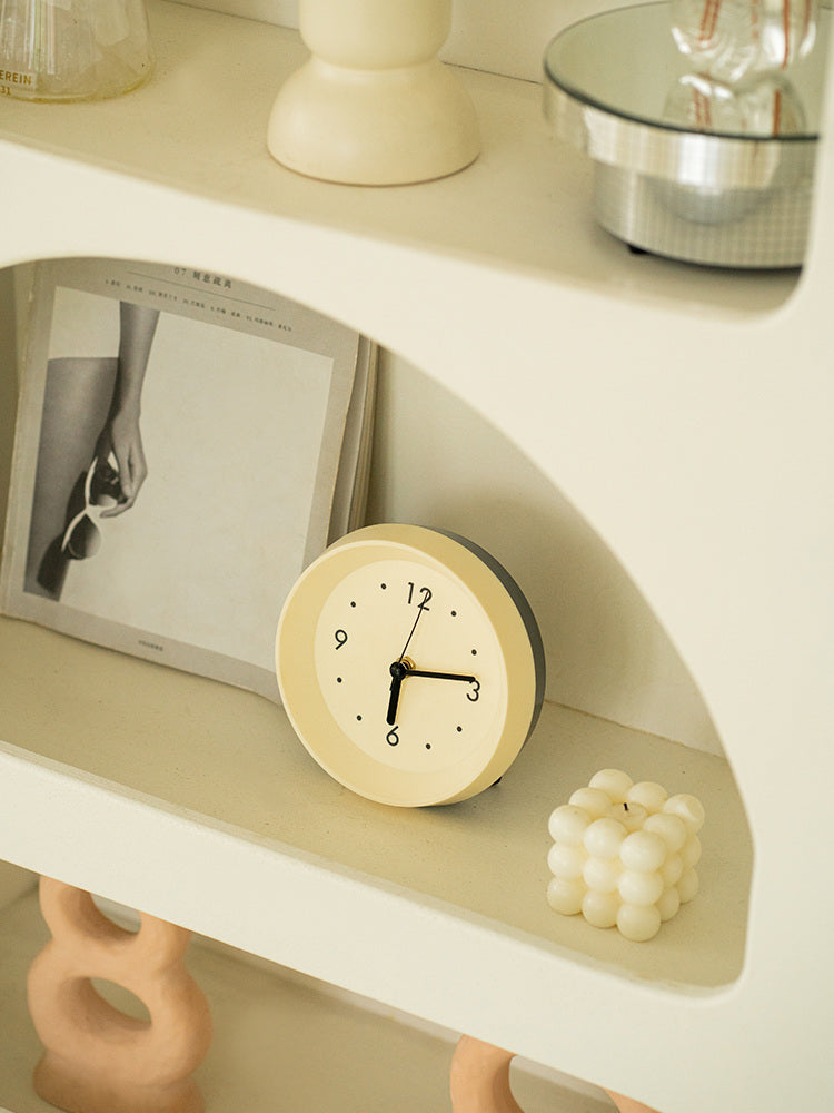 Simple Cream Desktop Silent Clock