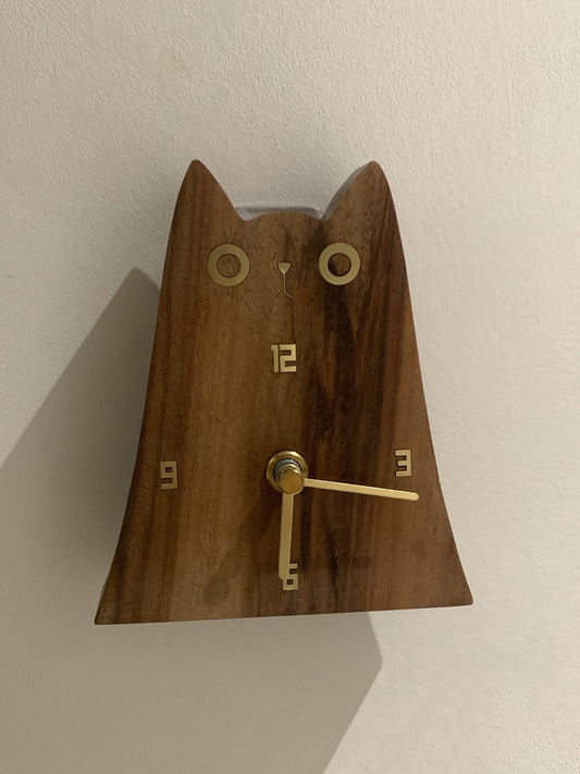 Big Eyed Cat Wooden Silent Desk Clock,Creative Gift