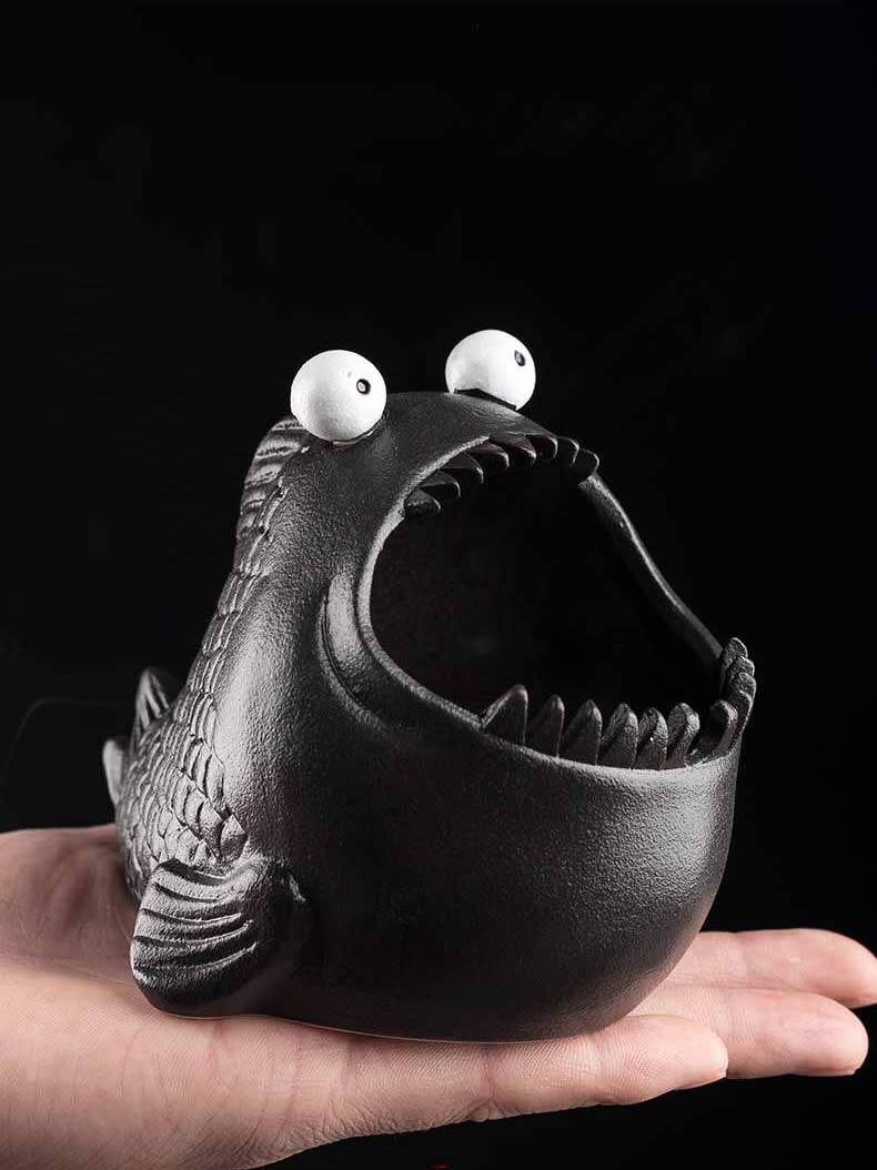 Black Big-Eyed Strange Fish Ceramic Ashtray, Interesting Desktop Decoration