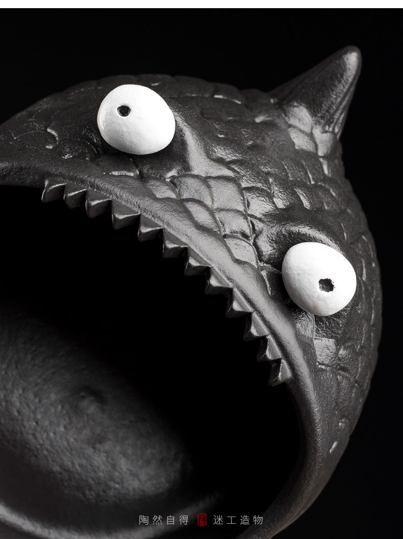 Black Big-Eyed Strange Fish Ceramic Ashtray, Interesting Desktop Decoration