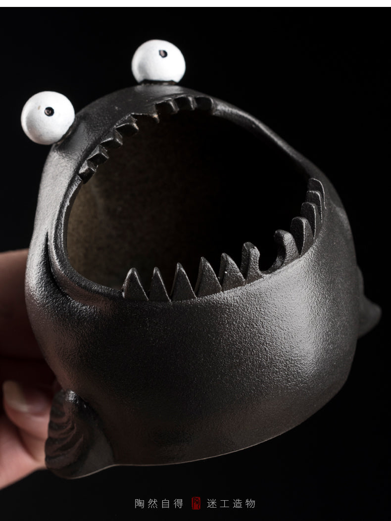 Black Big-Eyed Strange Fish Ceramic Ashtray, Interesting Desktop Decoration