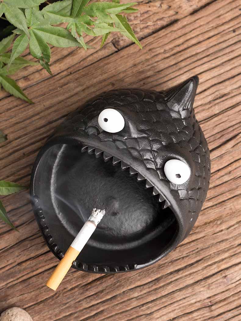 Black Big-Eyed Strange Fish Ceramic Ashtray, Interesting Desktop Decoration