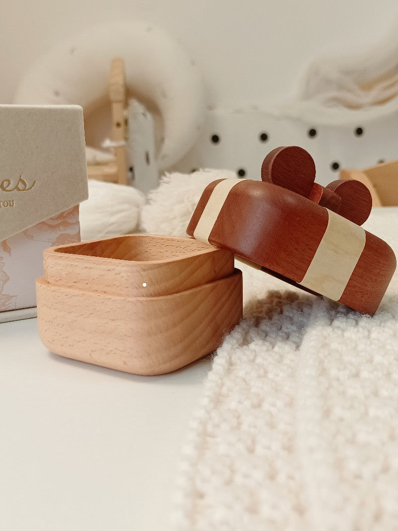 Charming Gift Box Style Wooden Ring Holder: Sophisticated Jewelry Storage