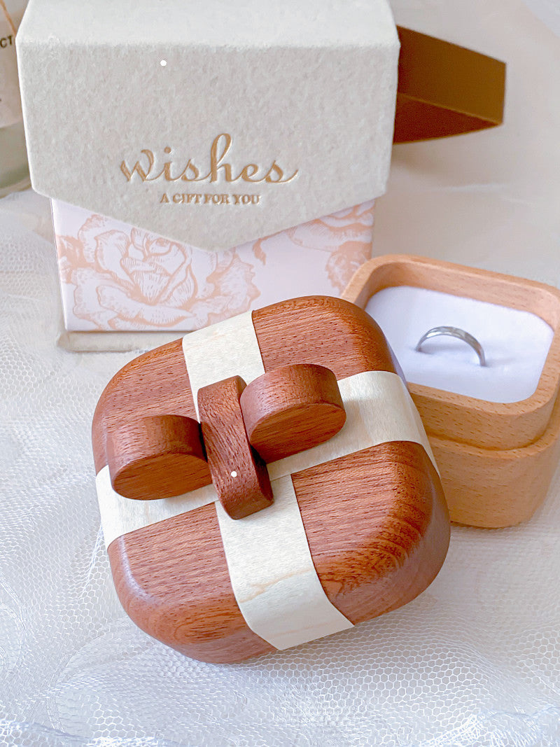 Charming Gift Box Style Wooden Ring Holder: Sophisticated Jewelry Storage