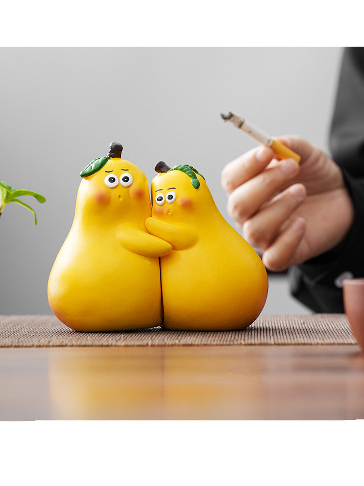 Creative couple hugging pear ashtray, artistic desktop decoration ornaments