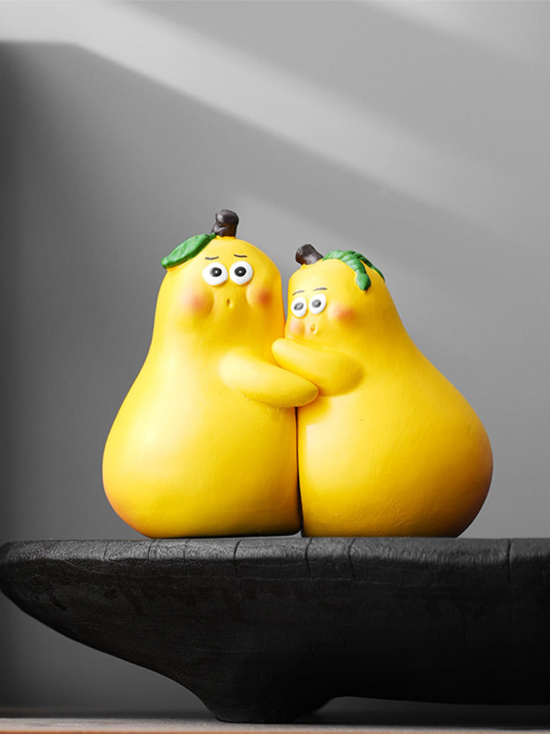 Creative couple hugging pear ashtray, artistic desktop decoration ornaments