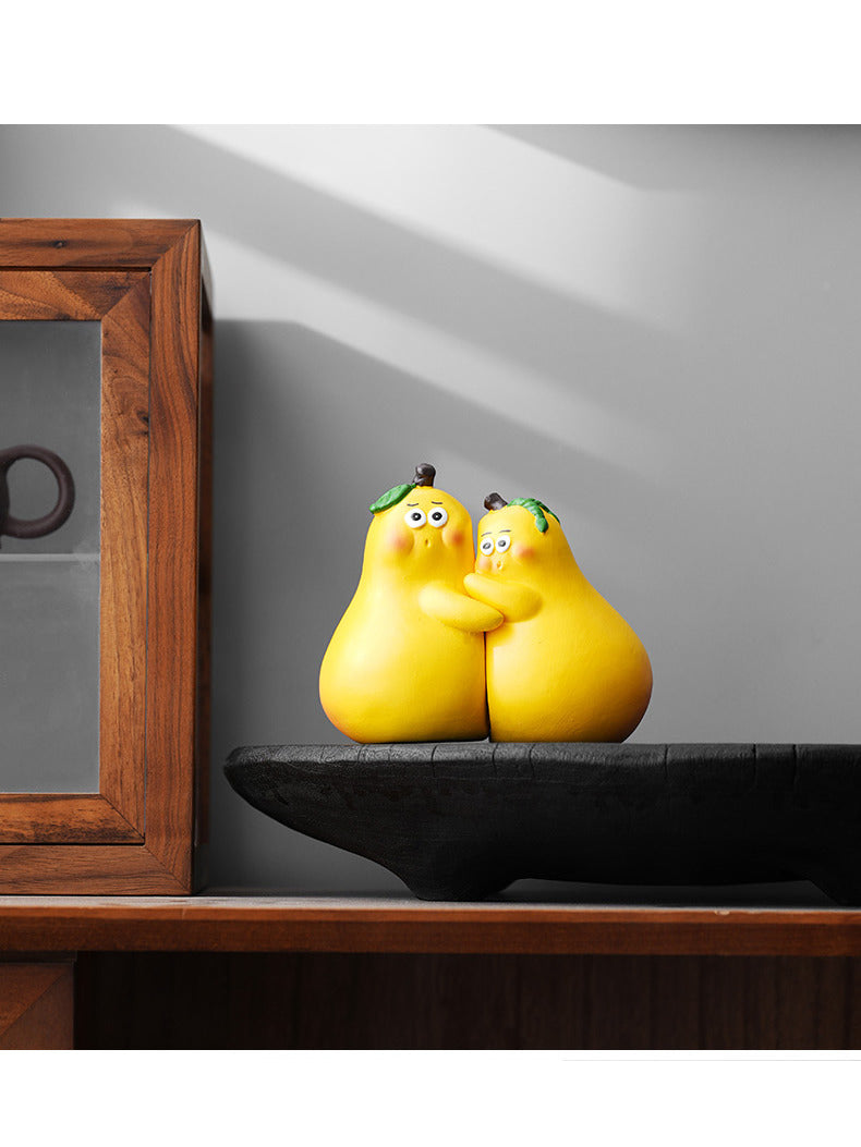 Creative couple hugging pear ashtray, artistic desktop decoration ornaments