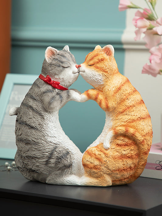 Cute kissing couple cats desktop decoration sculpture ornaments