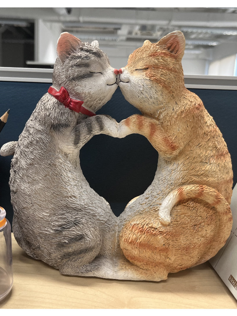 Cute kissing couple cats desktop decoration sculpture ornaments