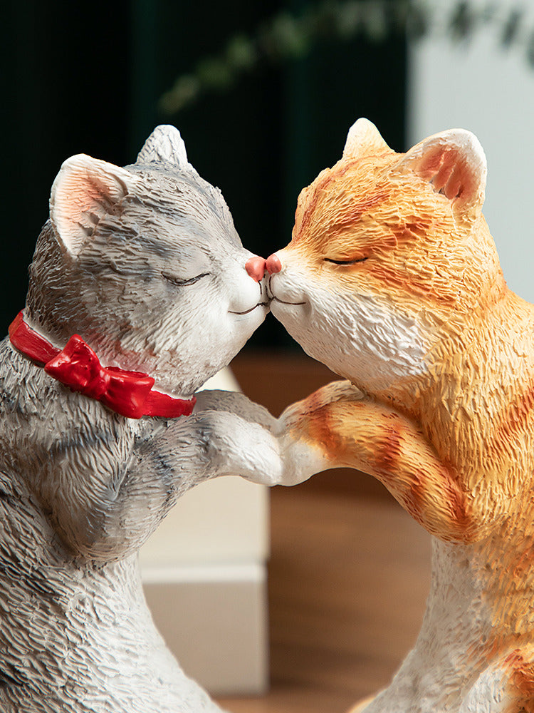 Cute kissing couple cats desktop decoration sculpture ornaments