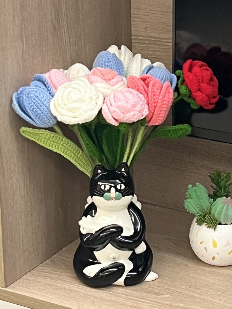 Elegant Black Cat Ceramic Vase: Charming and Unique Desktop Decor