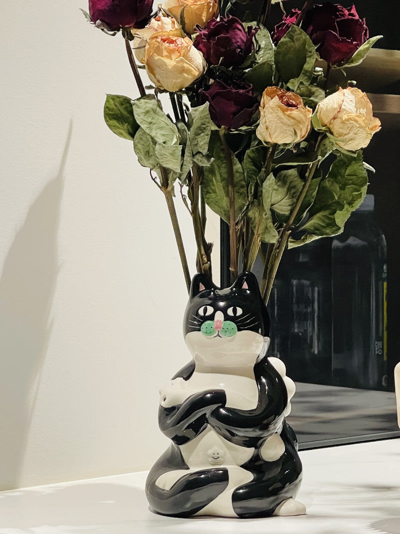 Elegant Black Cat Ceramic Vase: Charming and Unique Desktop Decor