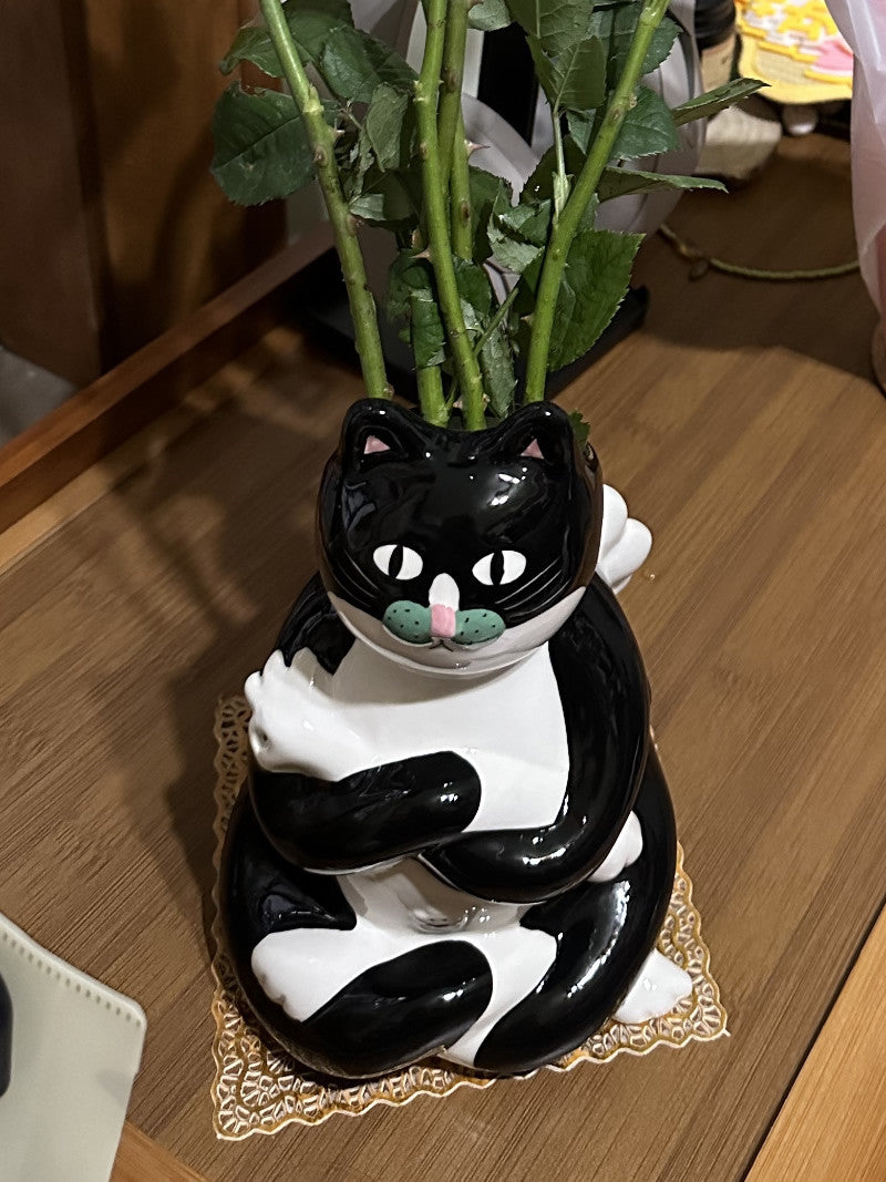 Elegant Black Cat Ceramic Vase: Charming and Unique Desktop Decor