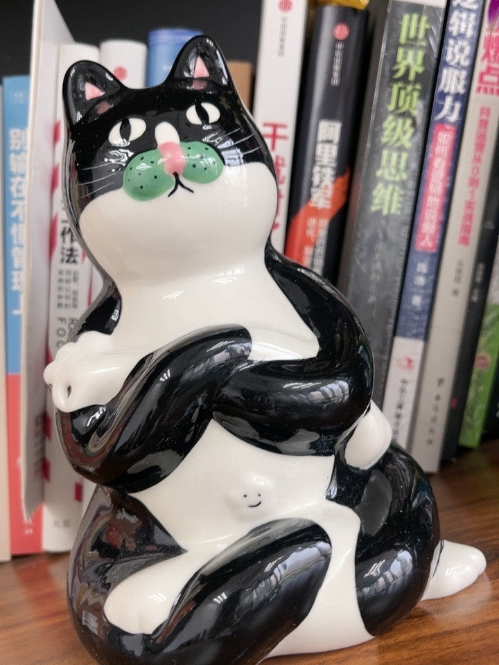 Elegant Black Cat Ceramic Vase: Charming and Unique Desktop Decor