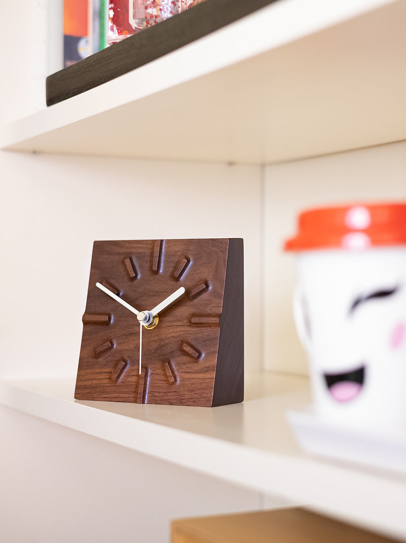 Elegant Wooden Silent Desk Clock: Minimalist Home Decor Accent