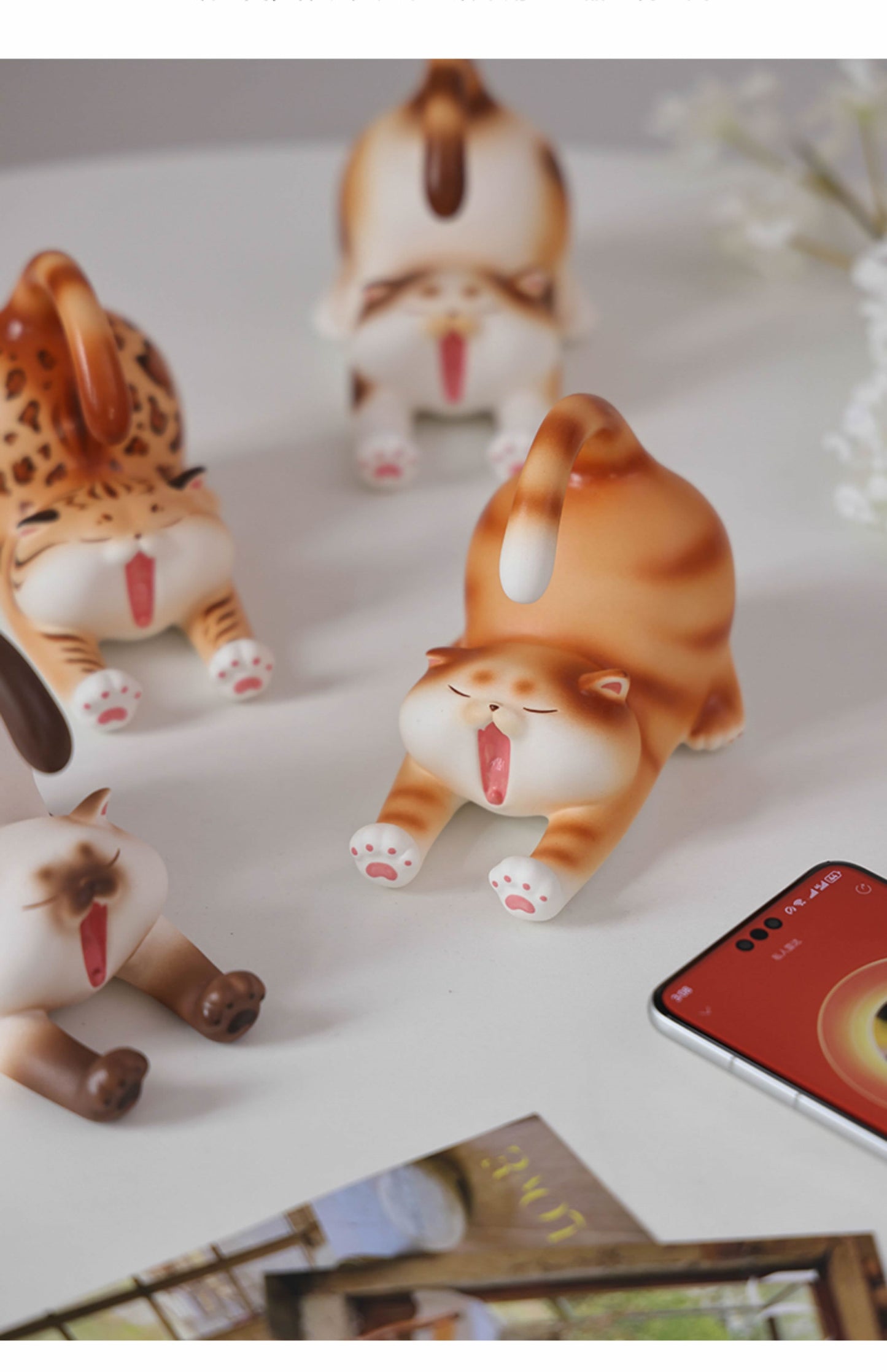 Exquisite Ceramic Sleeping Cat Phone Stand: Cute Desktop Ornaments