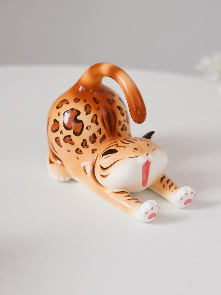 Exquisite Ceramic Sleeping Cat Phone Stand: Cute Desktop Ornaments