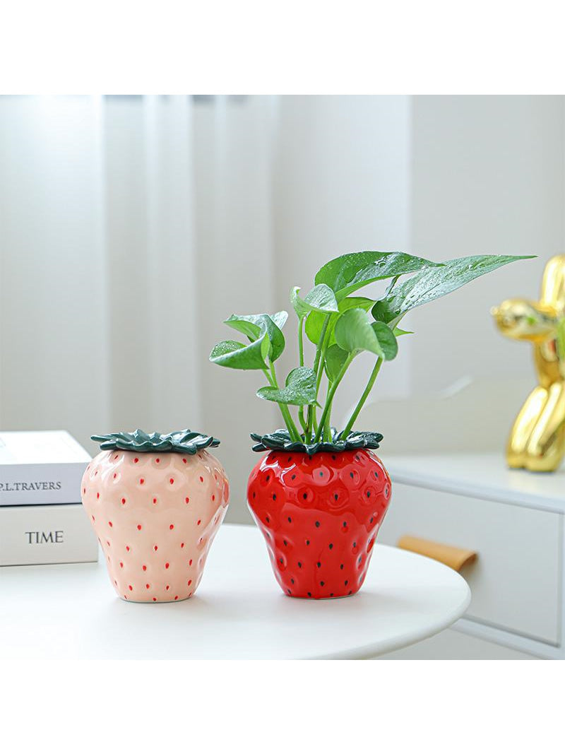 Exquisite ceramic strawberry vase, plant pot, office decoration pen holder