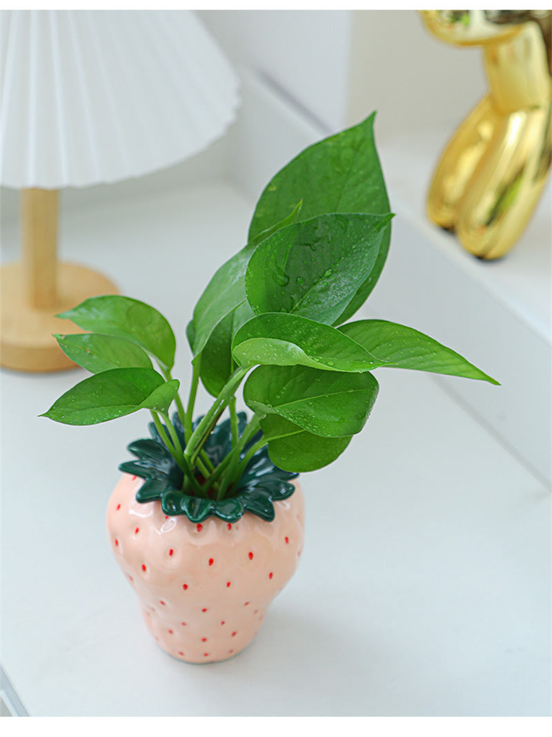 Exquisite ceramic strawberry vase, plant pot, office decoration pen holder