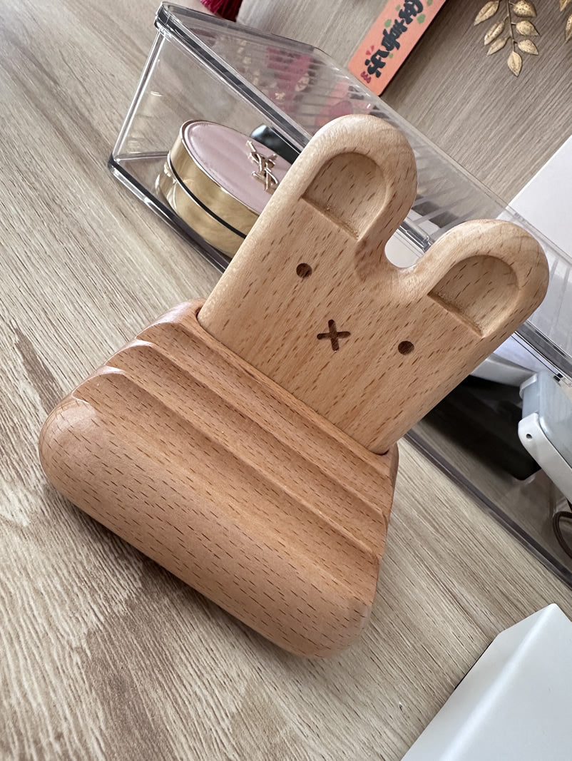 Exquisite Mini Rabbit Beech Wood Mobile Phone Holder