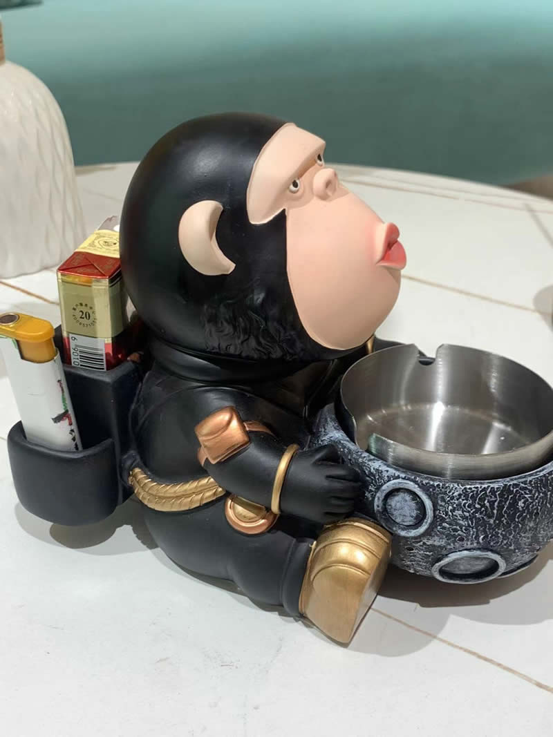 Funny Aviation Cartoon Gorilla Ashtray, Creative Decorative Gift