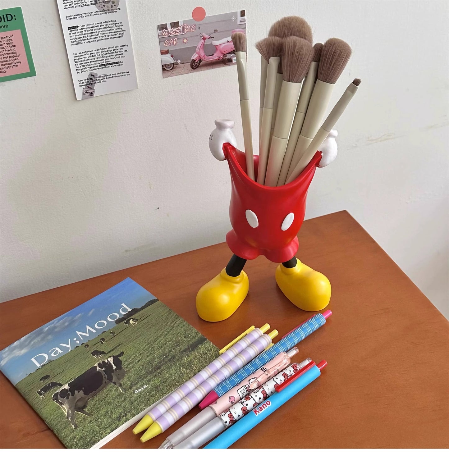 Funny Cartoon Pen Holder, Creative Office Desk Decoration Ornaments