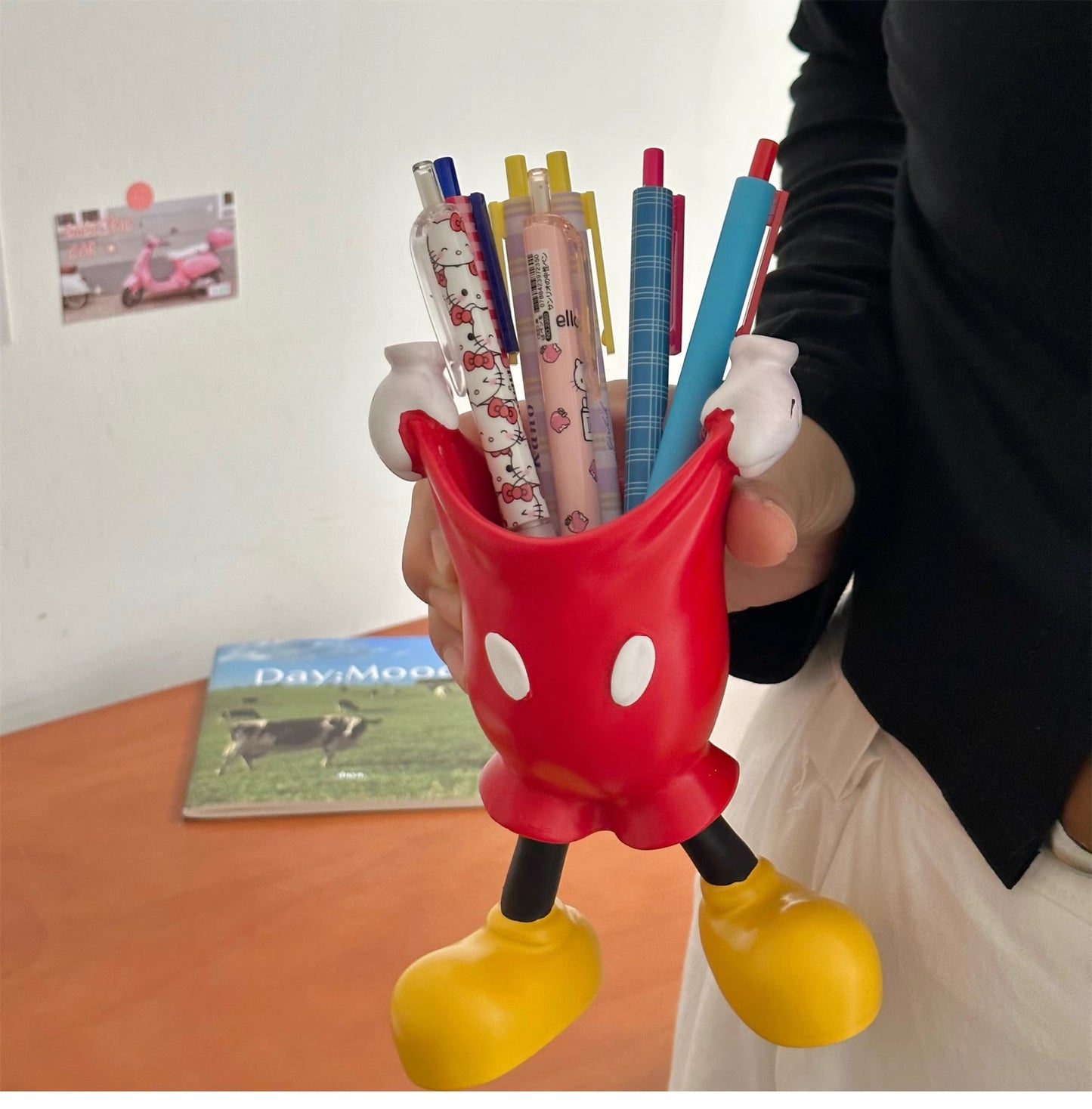 Funny Cartoon Pen Holder, Creative Office Desk Decoration Ornaments