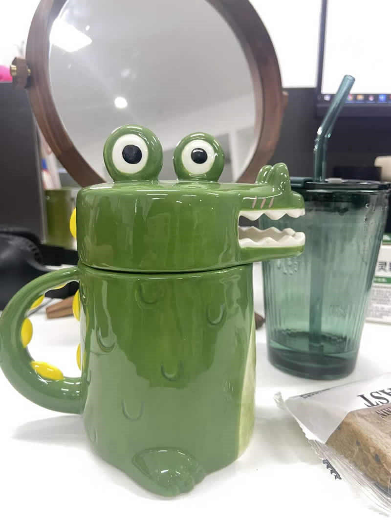 Green Crocodile Mug: Fun and Whimsical Coffee Cup