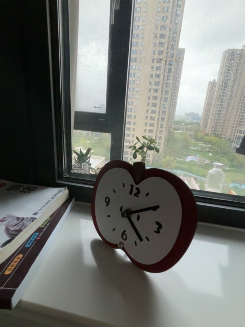 Office Decoration Modern Art Apple Silent Desk Clock