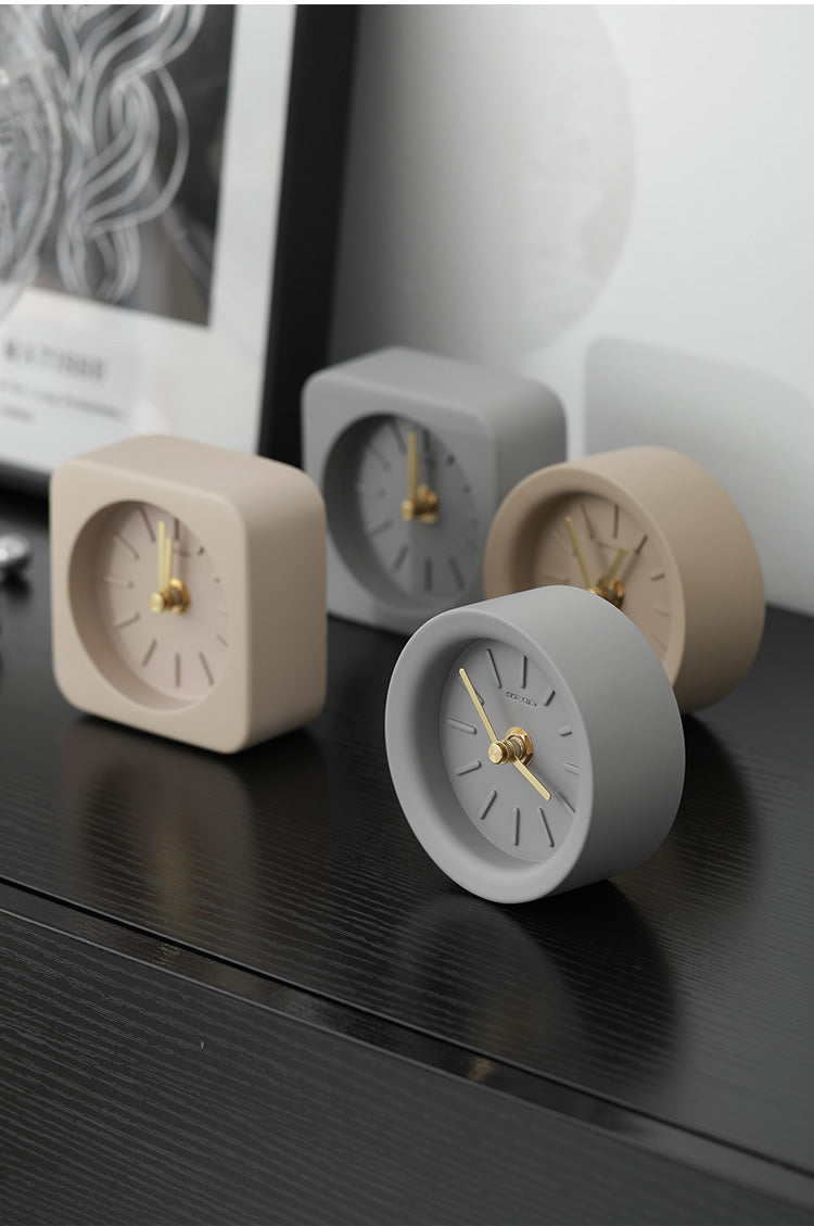 Personalized Concrete Desk Clock: Classic Home Decor Addition