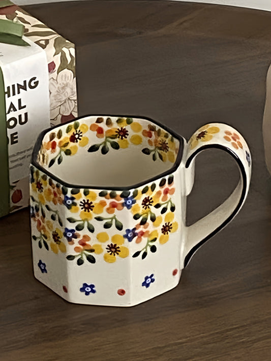 Retro Hand-Painted Flower Ceramic Mug: A Charming Addition to Your Kitchen