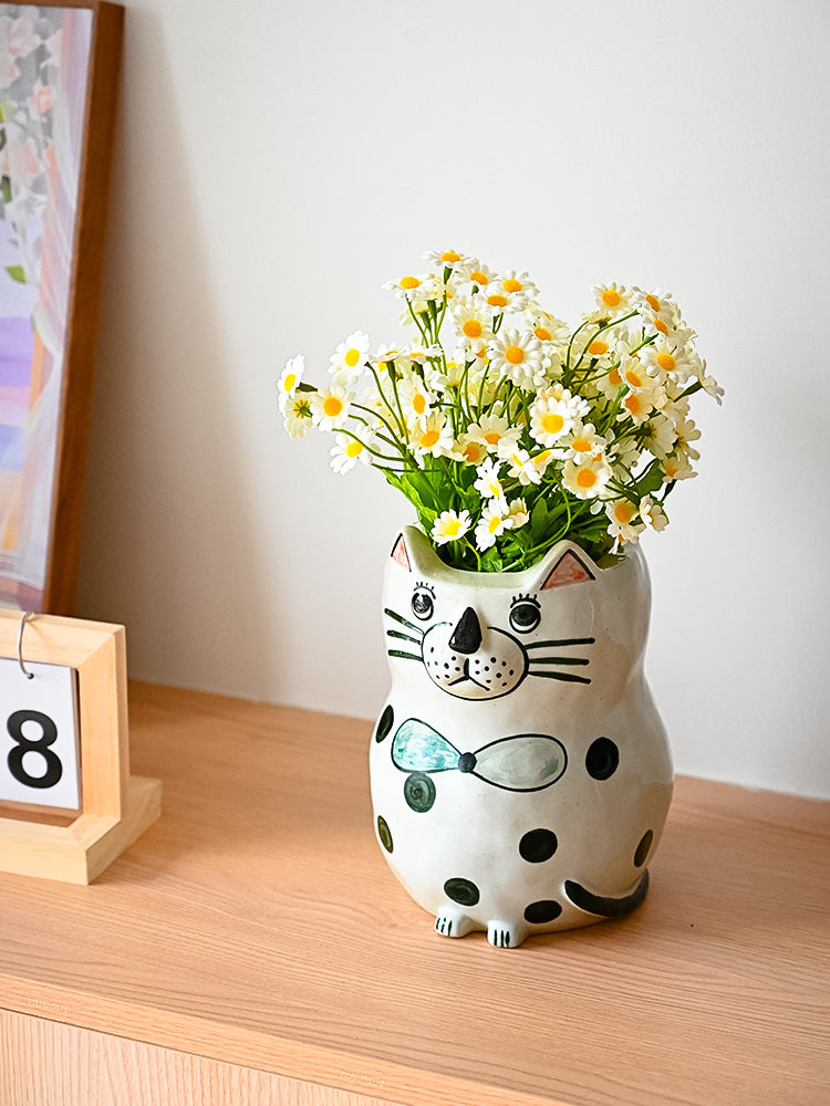 Whimsical Cat Face Ceramic Vase: Quirky Home Accent