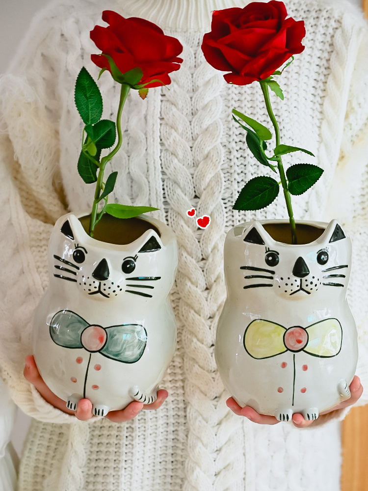 Whimsical Cat Face Ceramic Vase: Quirky Home Accent