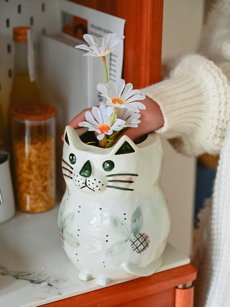 Whimsical Cat Face Ceramic Vase: Quirky Home Accent