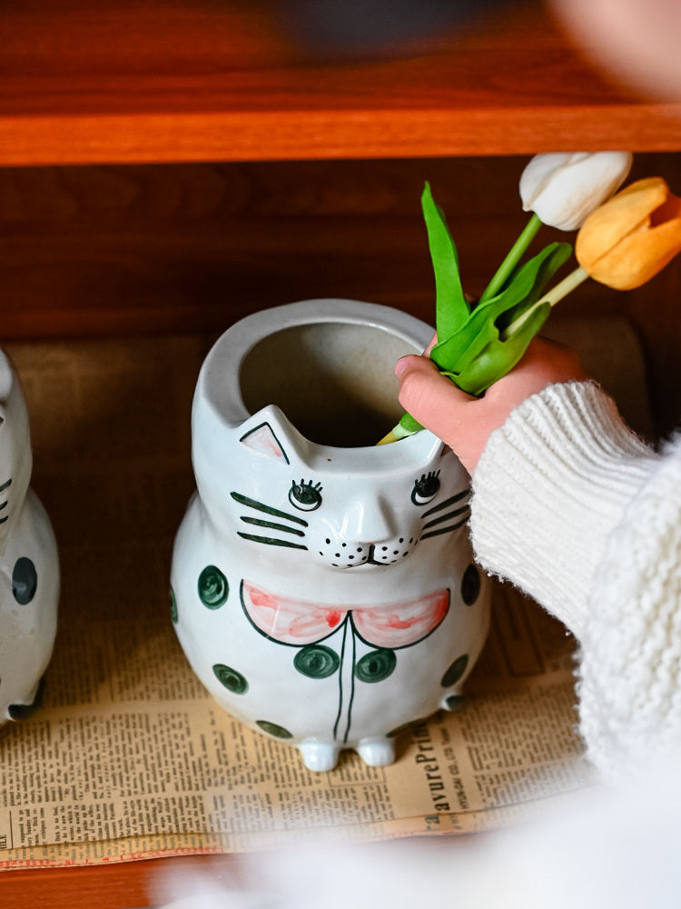 Whimsical Cat Face Ceramic Vase: Quirky Home Accent