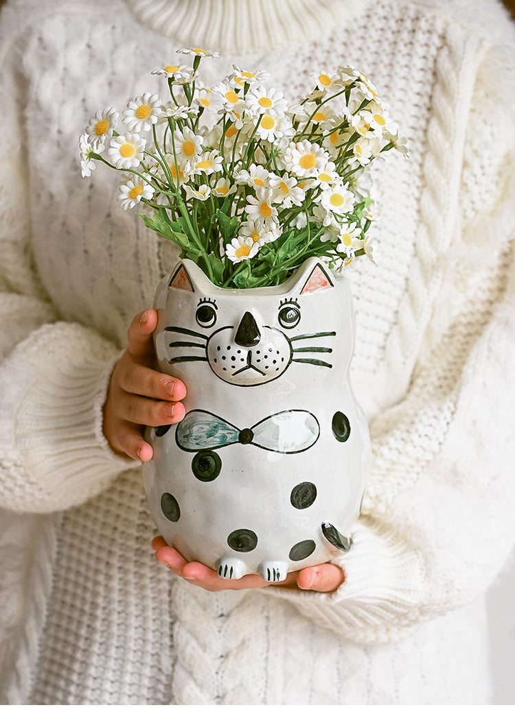 Whimsical Cat Face Ceramic Vase: Quirky Home Accent