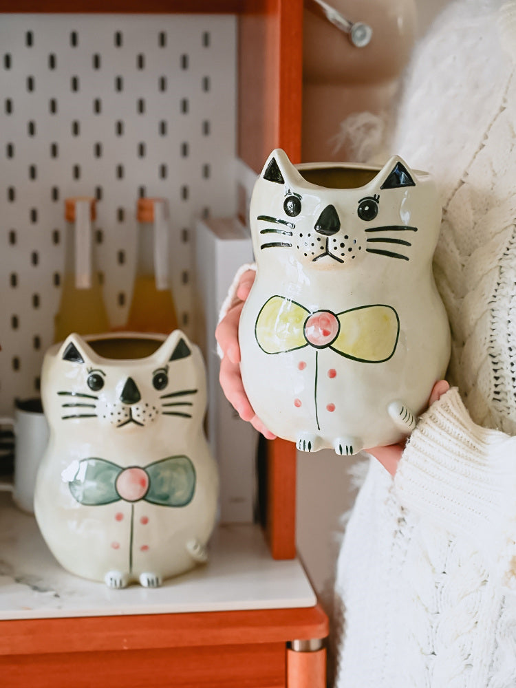 Whimsical Cat Face Ceramic Vase: Quirky Home Accent