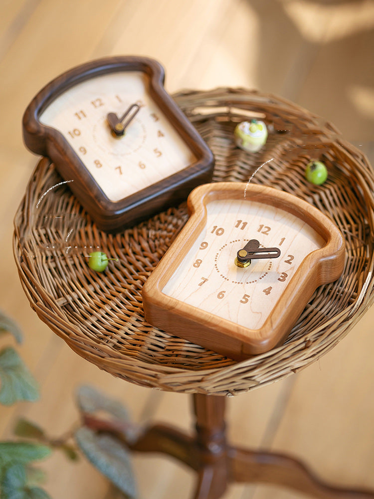 Whimsical Toast Bread Silent Desk Clock: Creative Home Accent