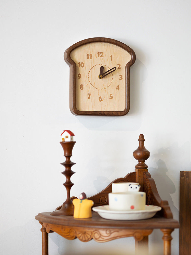 Whimsical Toast Bread Silent Desk Clock: Creative Home Accent