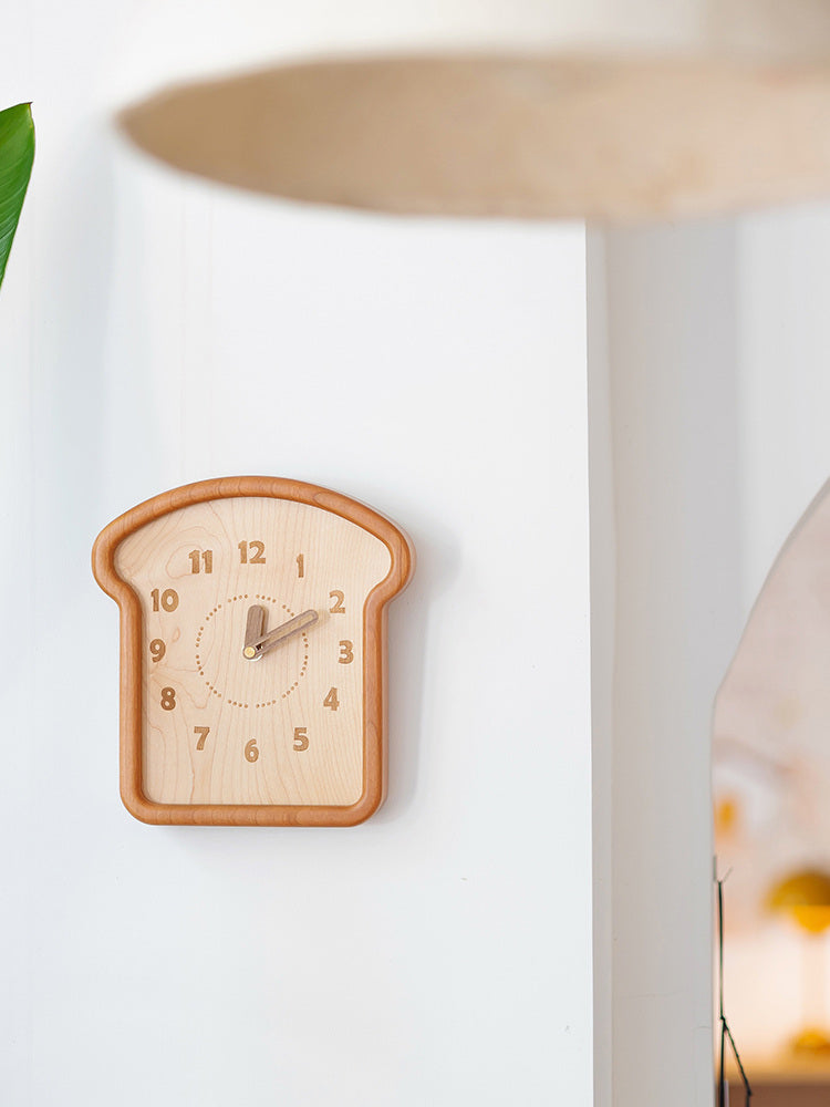 Whimsical Toast Bread Silent Desk Clock: Creative Home Accent