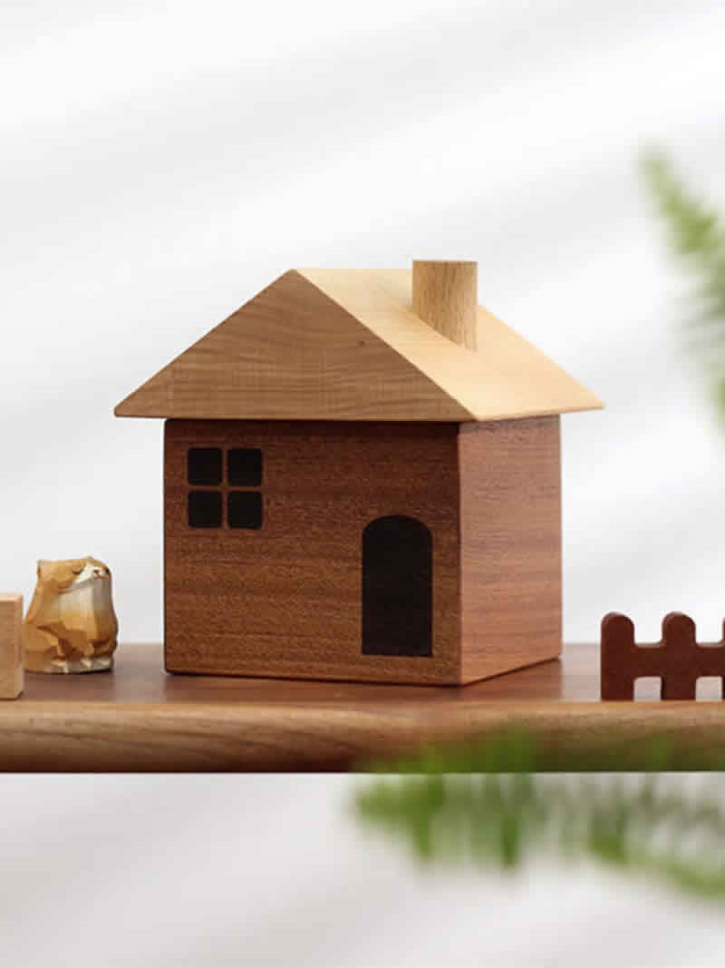 Wooden Small House Ashtray, Unique Office Desktop Decoration